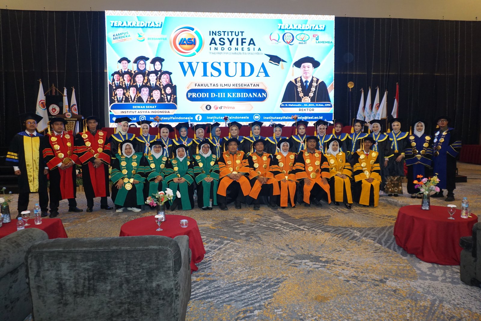 Wisudakan 15 Bidan Angkatan Pertama, Institut Asyifa Indonesia Tekankan Pentingnya Melek Teknologi